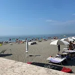 Beachfront Apartment Sea View & Terrace Costa Azzurra Grado * グラード